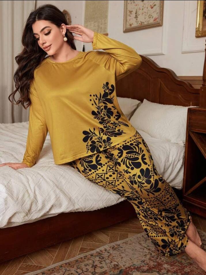 Golden Leaves Printed Nightwear